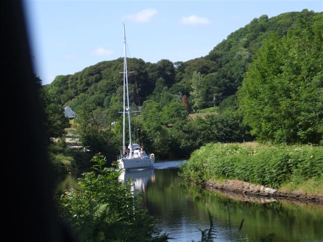 File:Boat navigating the Crinan Canal - geograph.org.uk - 1409696.jpg