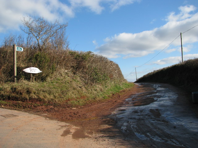 File:Bridleway and access to Staddon Farm - geograph.org.uk - 1703783.jpg