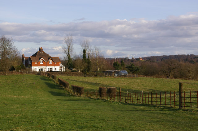 File:Cottage in Dungates Lane - geograph.org.uk - 688409.jpg