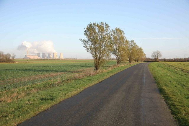 File:Cottam power station in the distance - geograph.org.uk - 1578648.jpg