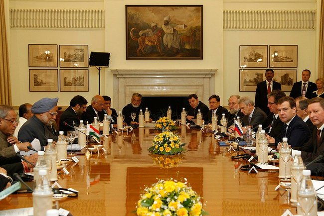 File:Dmitry Medvedev in India 21 December 2010-9.jpeg