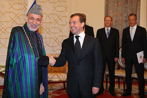 https://upload.wikimedia.org/wikipedia/commons/1/11/Dmitry_Medvedev_with_Hamid_Karzai.jpg
