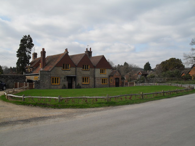 File:Estate cottages at Easebourne - geograph.org.uk - 1806572.jpg