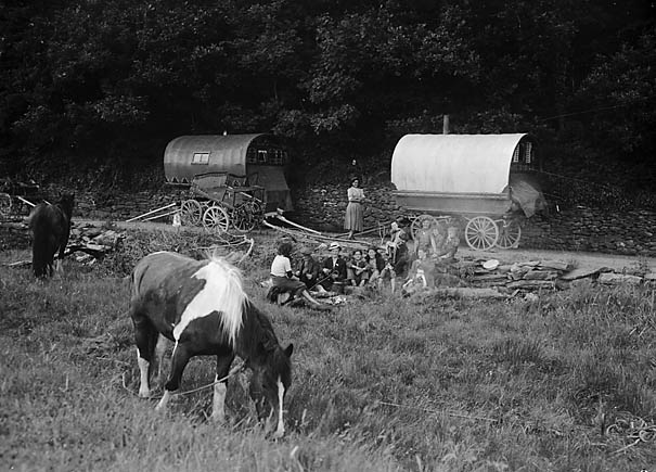 File:Gypsies camping - probably Swansea (20740154331).jpg