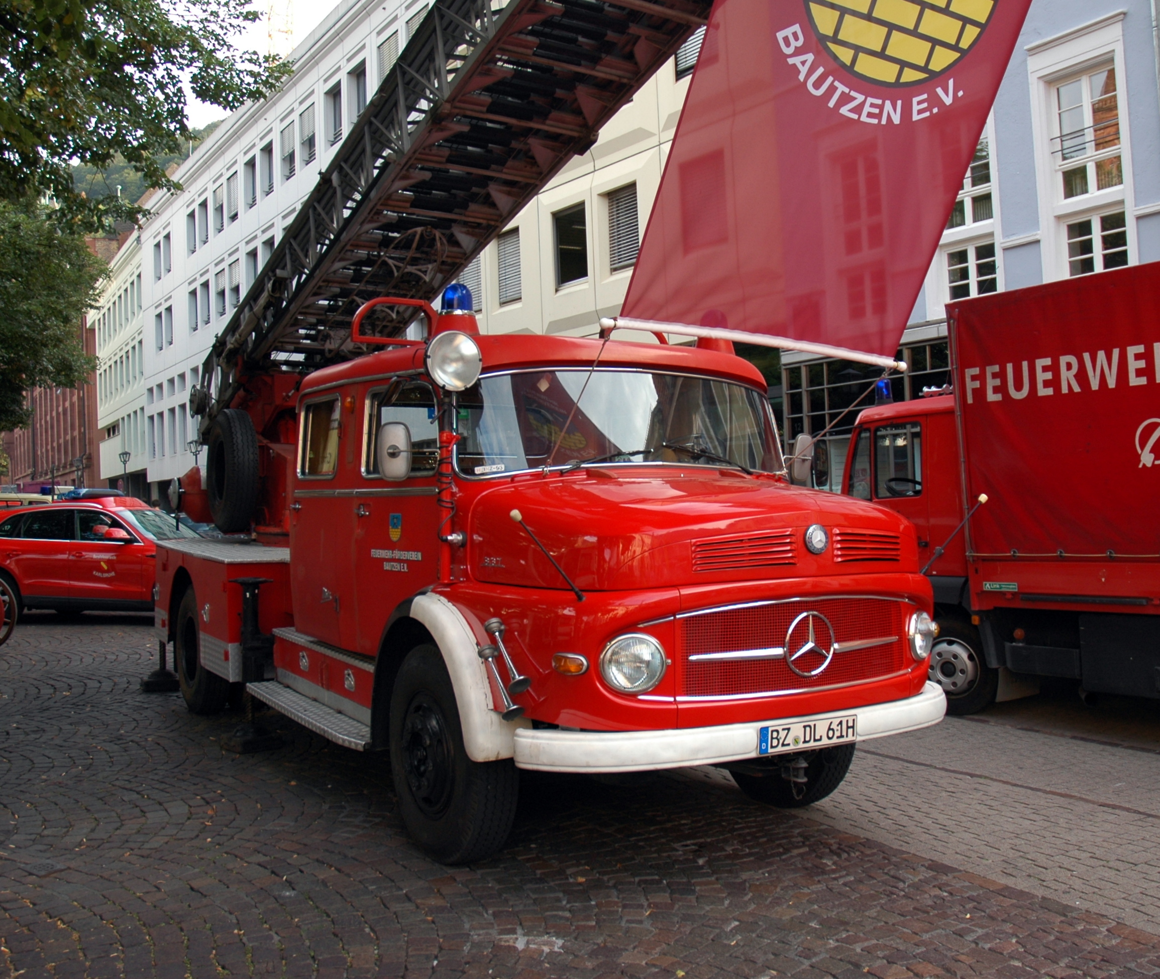 HO car Mercedes E-Klasse W213 Feuerwehr
