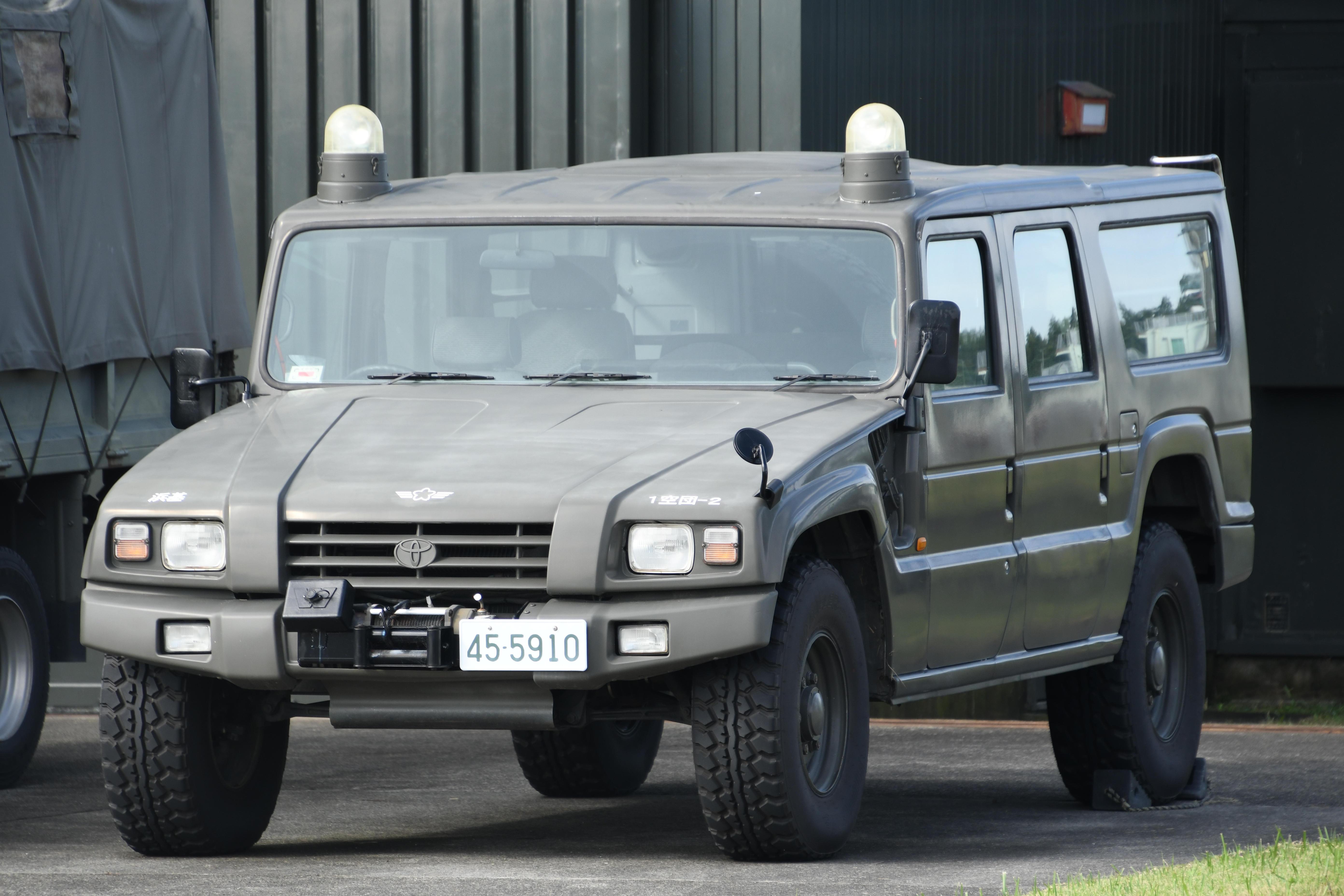 ファイル:JASDF Toyota Mega Cruiser(45-5910) left front view at 