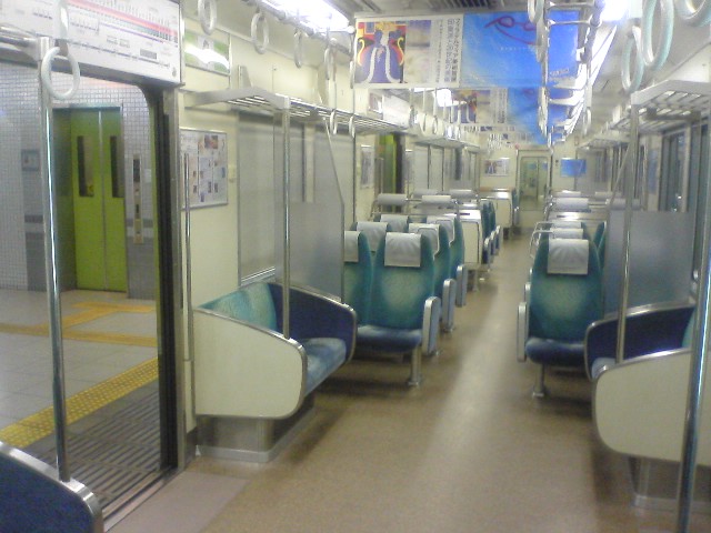 File:Keihan 9000 series interior 20070716.jpg