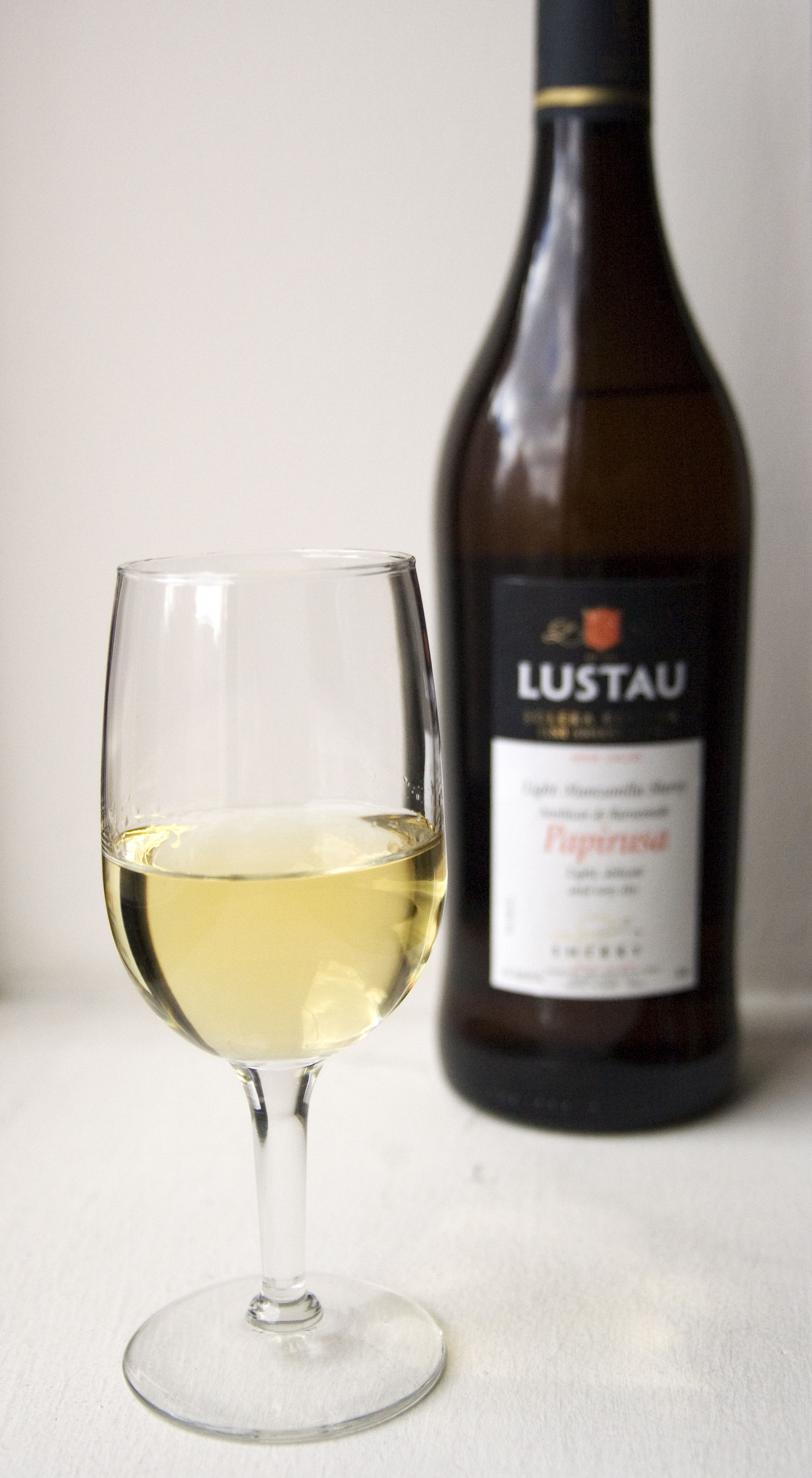 File:Lustau Papirusa Manzanilla Sherry.jpg - Wikipedia