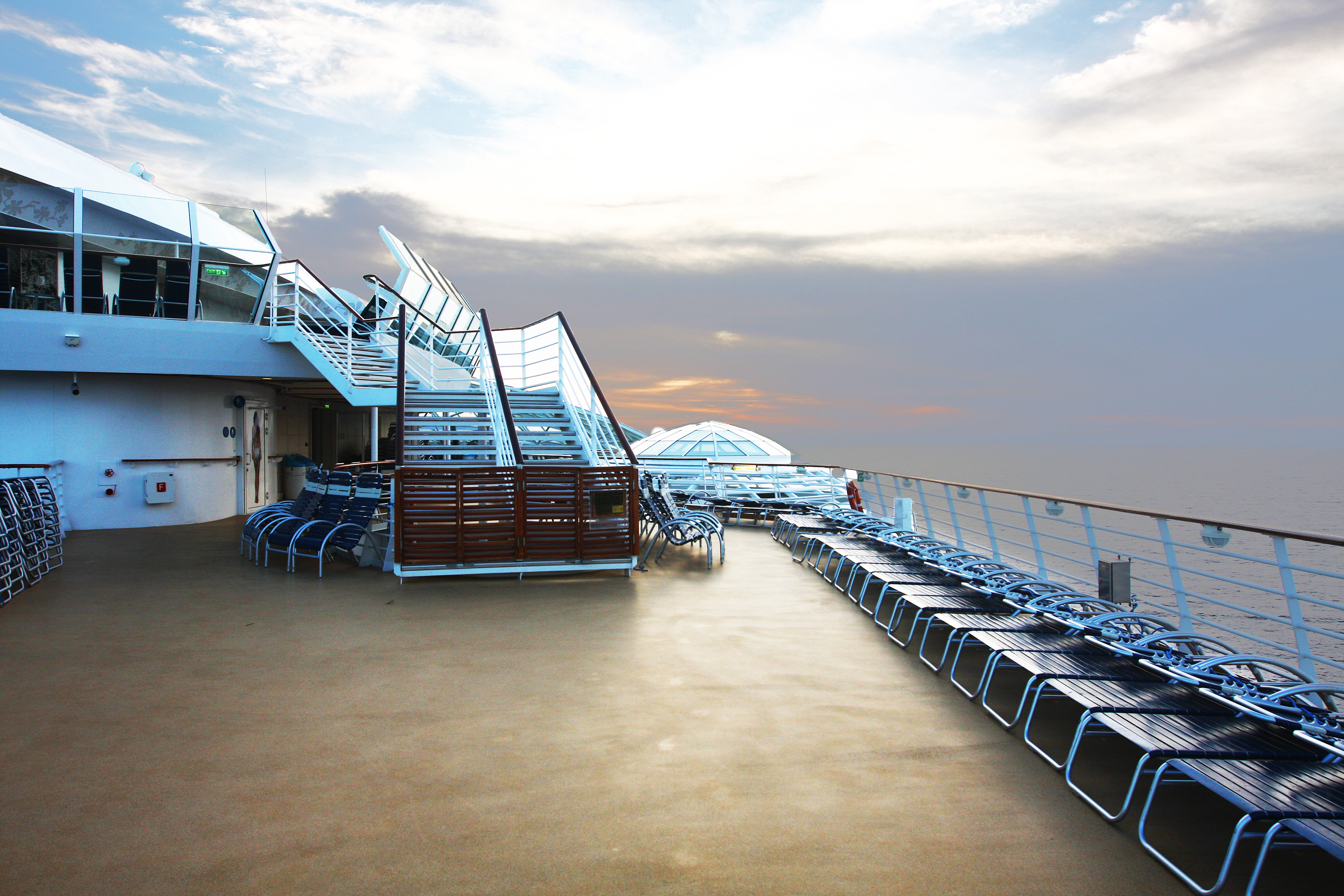 Morning on a Cruise Ship (7707130400).jpg.