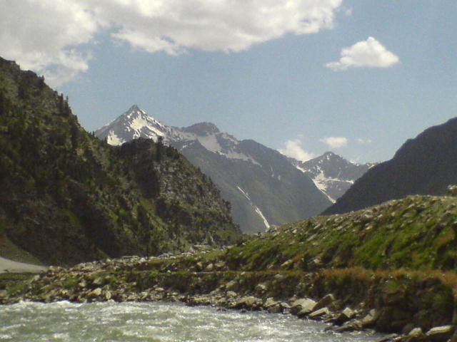 File:Mountains & Kunhar River.JPG