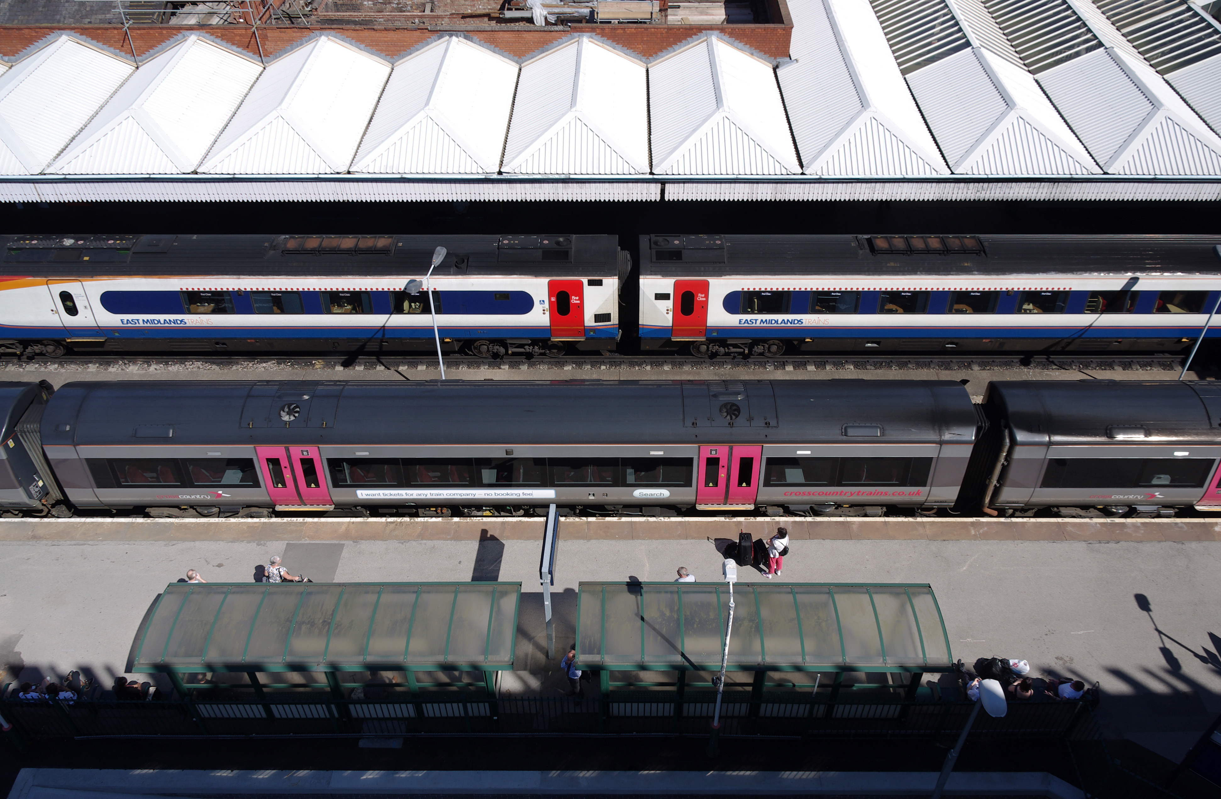 Nottingham railway station MMB 82 222XXX 170103.jpg English: View of Nottingham railway station from the top deck of the new car park. View