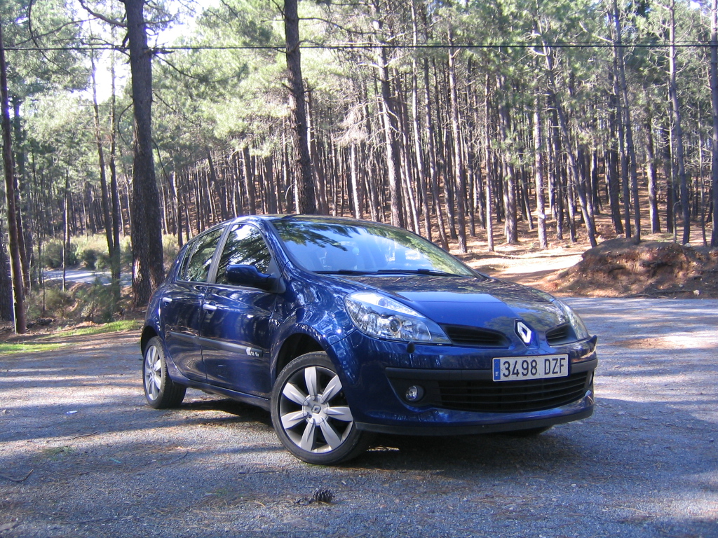 File:Renault Clio II 1.2 Confort Authentique Facelift.JPG - Wikipedia