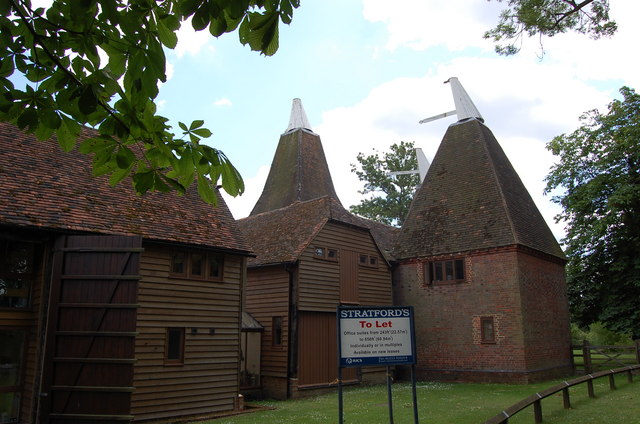 File:Oasts, Forge Hill, Bethersden - geograph.org.uk - 1362174.jpg