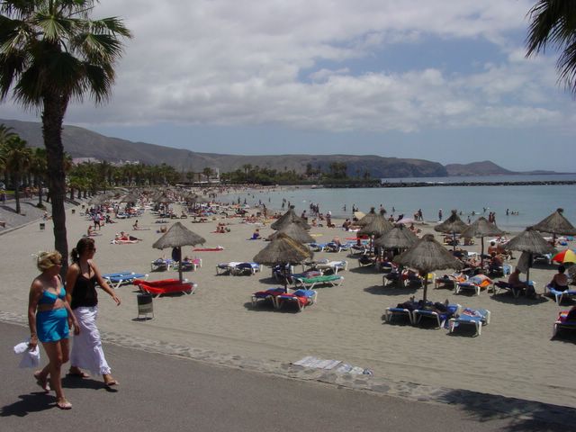 File:Playa del Camisón.jpg