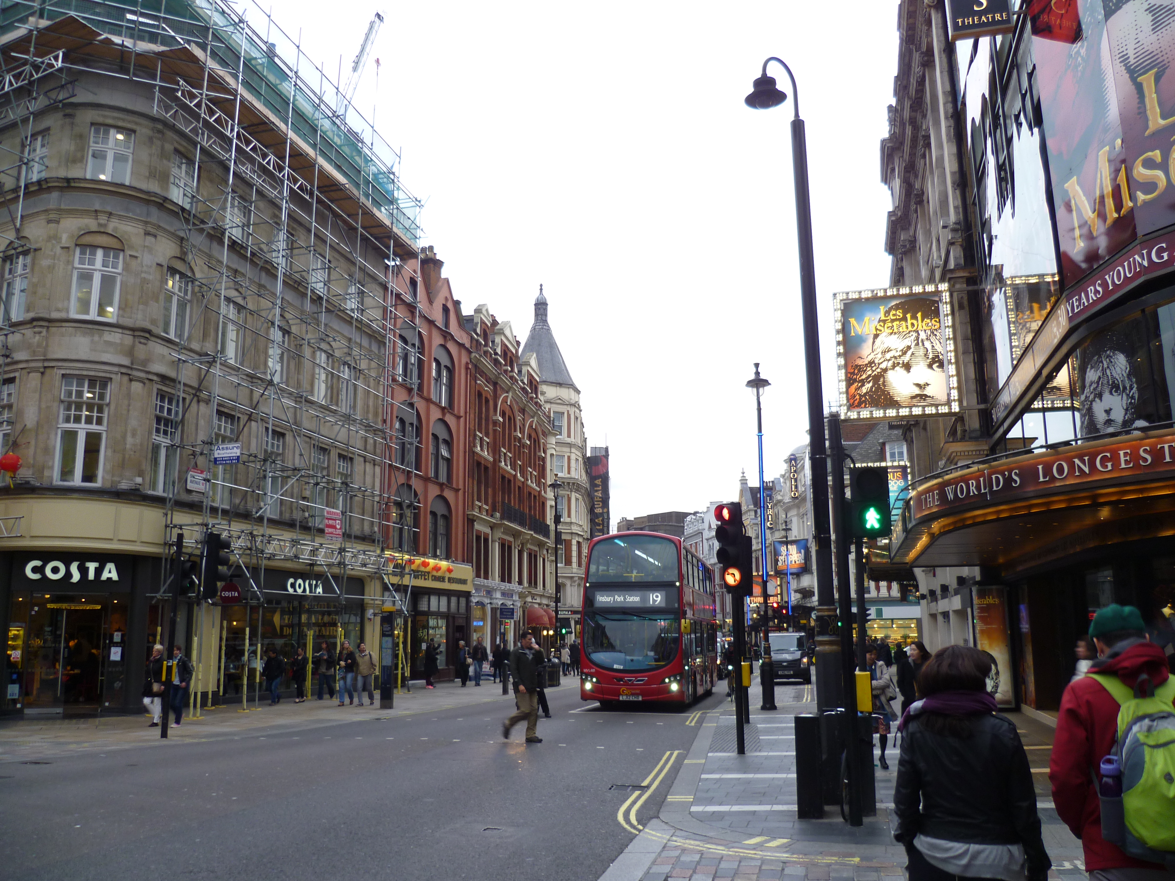 London avenues. Шафтсбери Авеню Лондон. Шафтсбери Авеню. 125 Shaftesbury Ave London Residence meta.