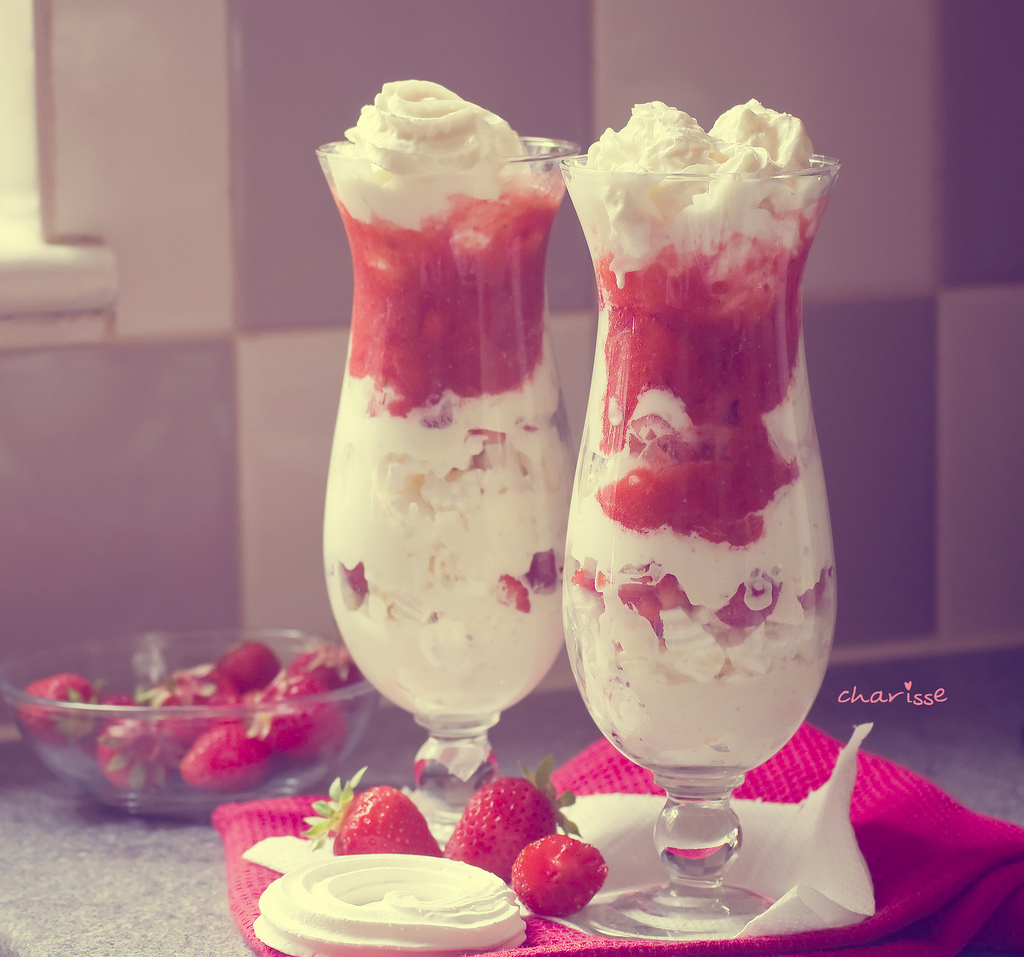 Десерт колодец любви рецепт. Eton mess десерт. Strawberry Eton mess.. Десерт колодец. Amanda Strawberry.