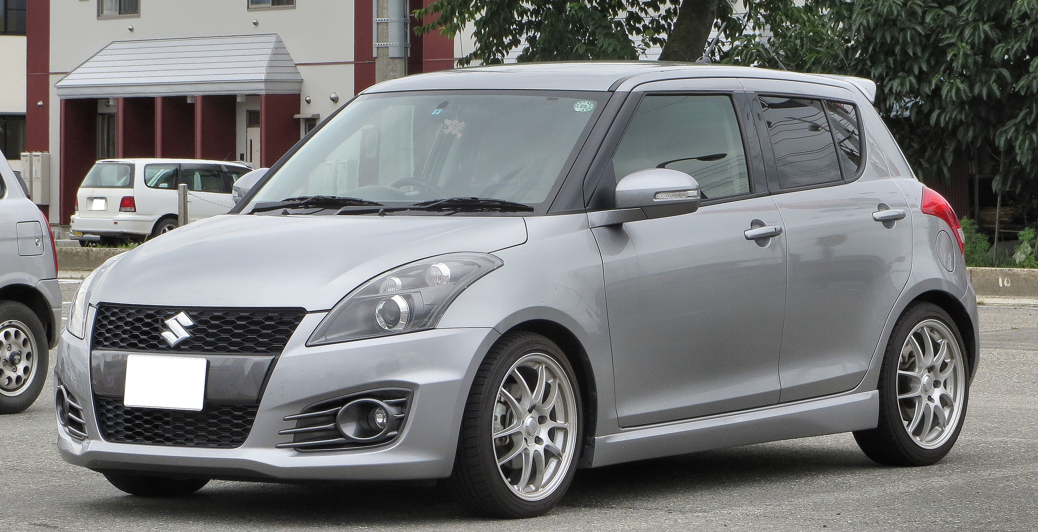 File:Suzuki Swift Sport ZC32S.JPG - Wikimedia Commons