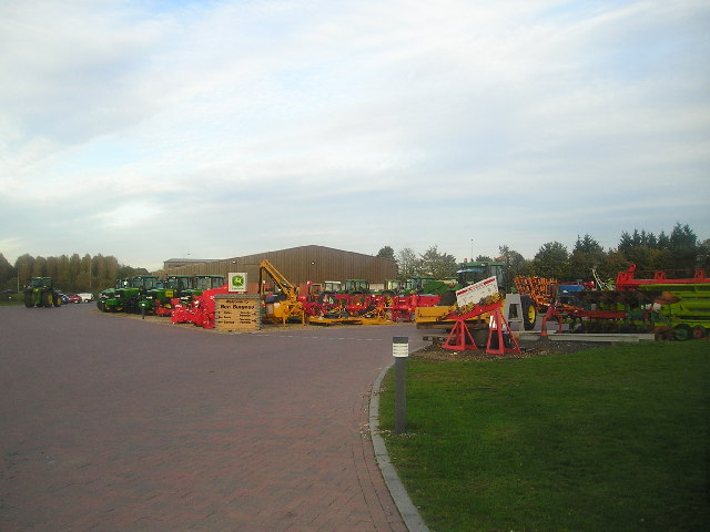 File:Terrific Tractors - geograph.org.uk - 71465.jpg