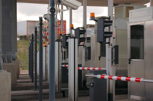 File:Tollbooths - geograph.org.uk - 396765.jpg