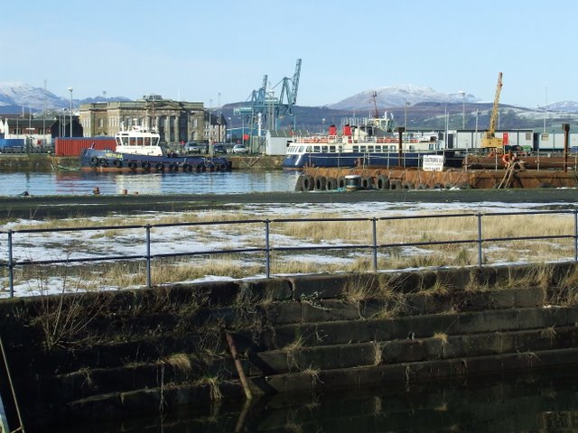 File:Victoria harbour - geograph.org.uk - 1165851.jpg