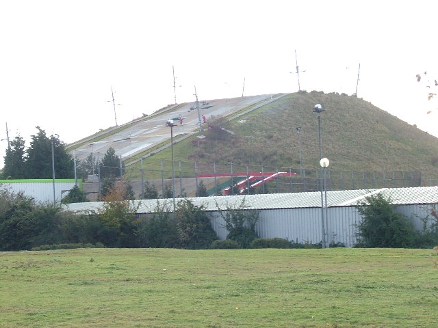 File:Welwyn Garden City Ski Slope - geograph.org.uk - 85248.jpg