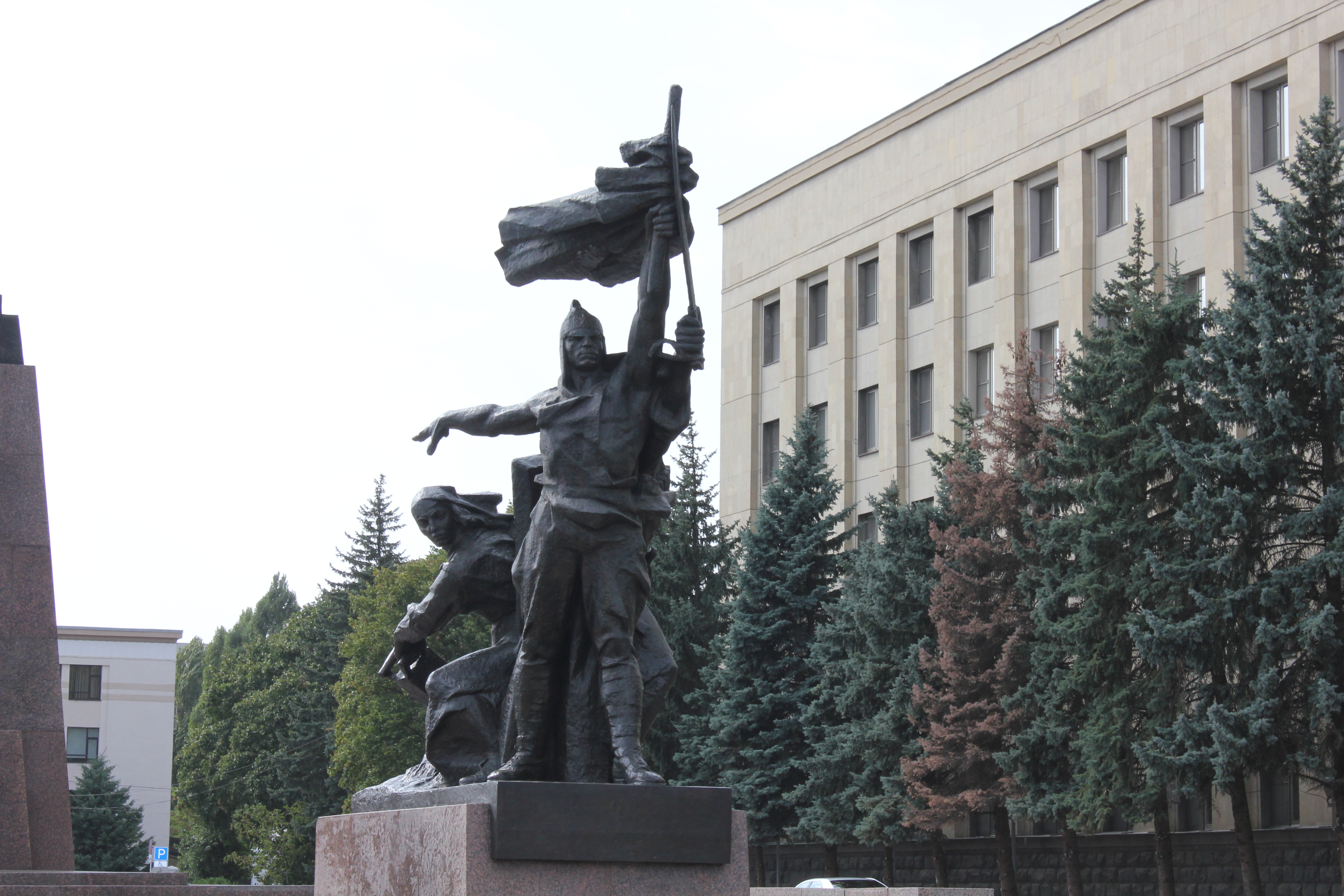 Где в ставрополе можно сделать. Памятник Ленину в Ставрополе. Памятник Ленина на площади город Ставрополь. Достопримечательности Ставрополя площадь Ленина. Ставрополь достопримечательности Ленин.