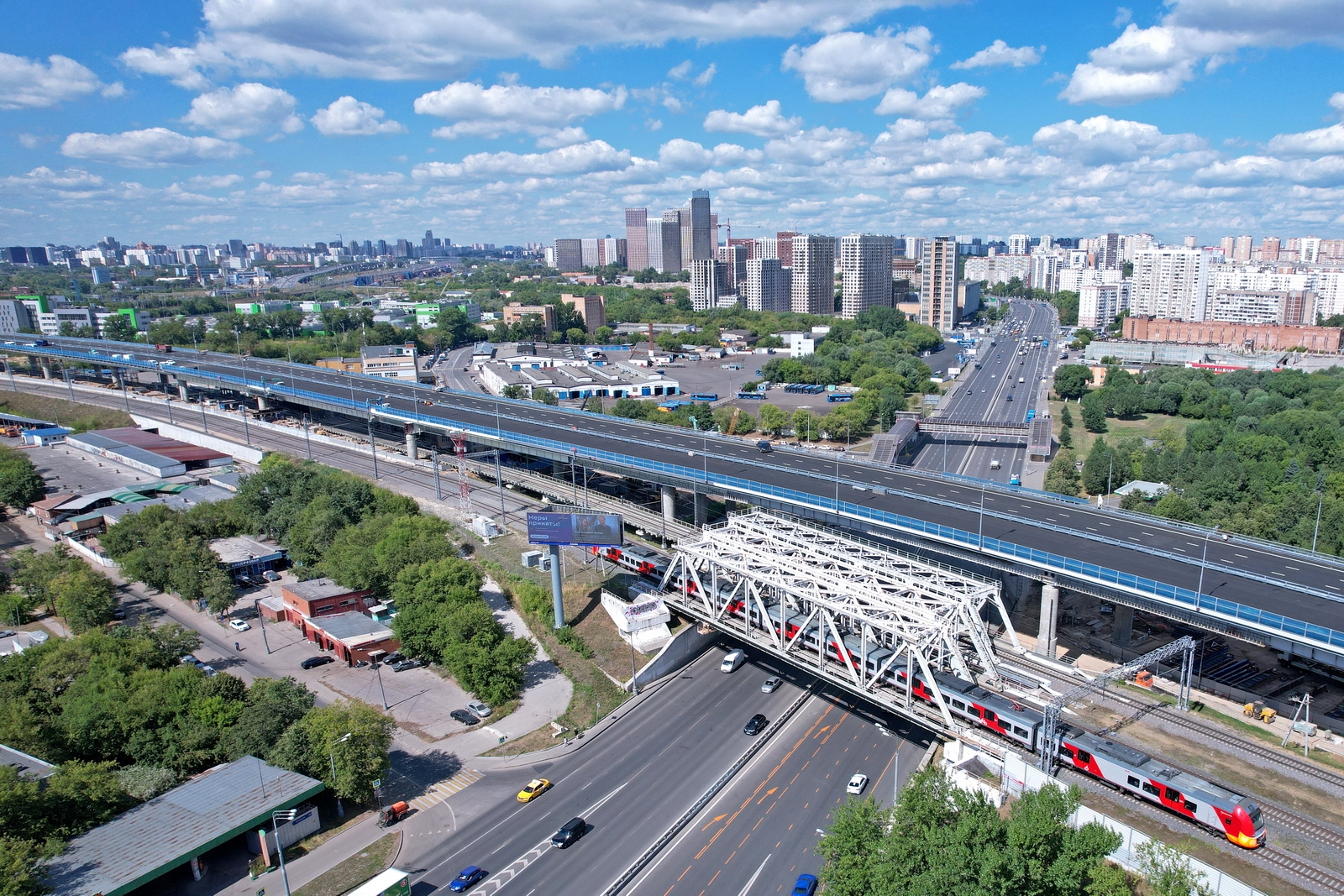 Нова на дмитровском шоссе. Москва Дмитровское шоссе путепровод. Московскому скоростному диаметру (мсд). МЦД Дегунино путепровод. Северо-Восточная хорда Лосиноостровский.