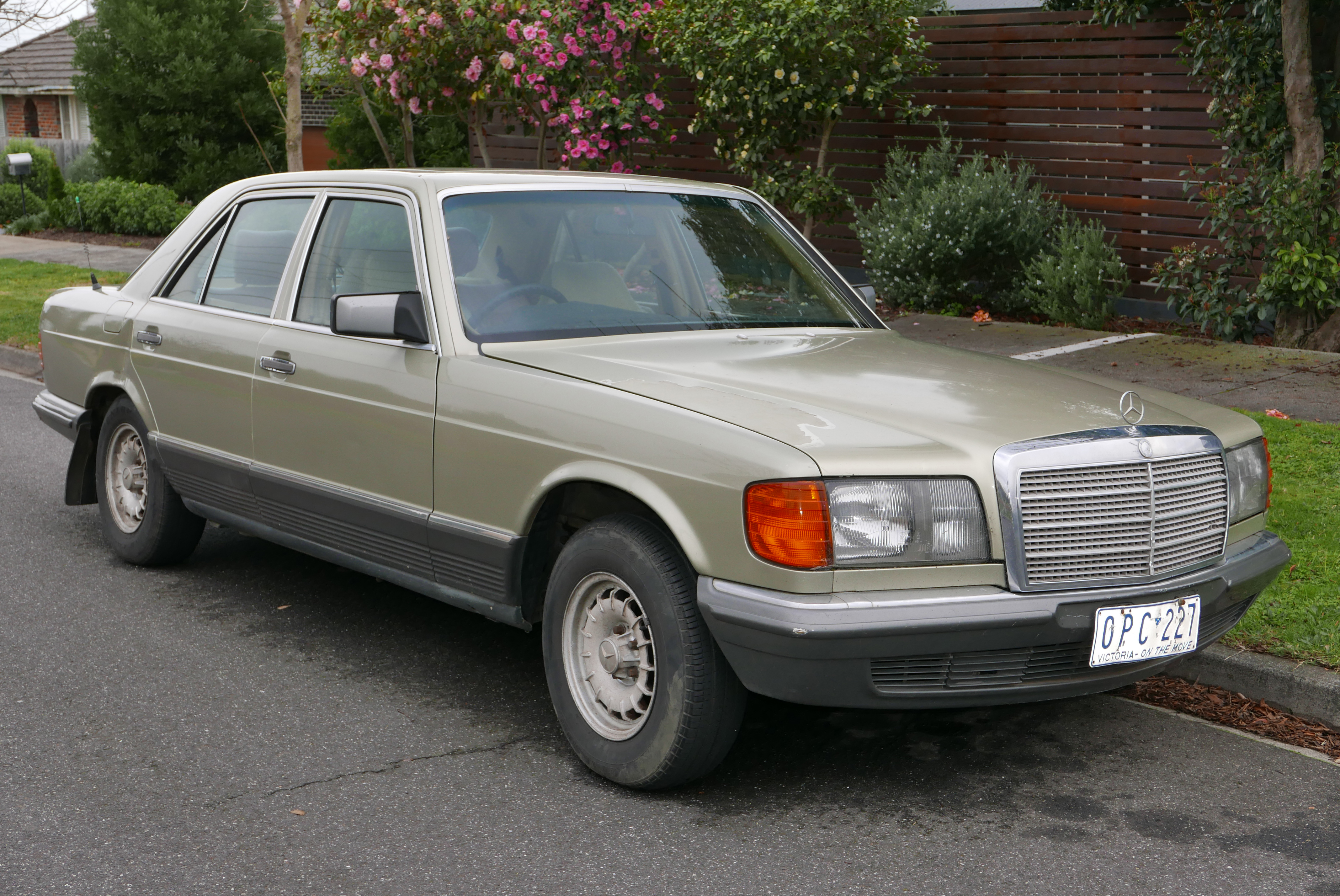 正規品】 Mercedes-Benz ベンツ ラジエター Sクラス W126 V8 126