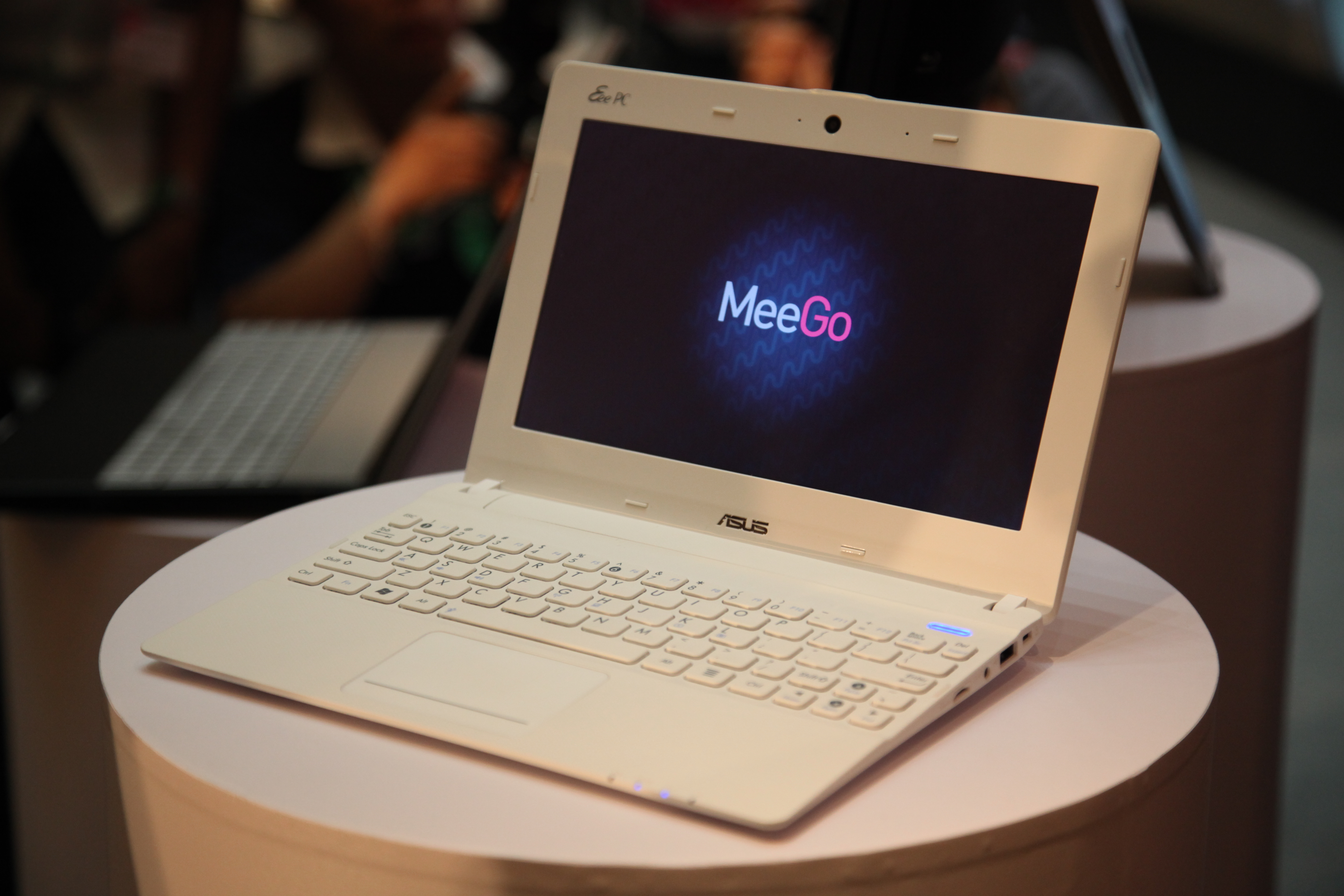 File:ASUS Eee PC X101 white with MeeGo, Computex Taipei 20110529