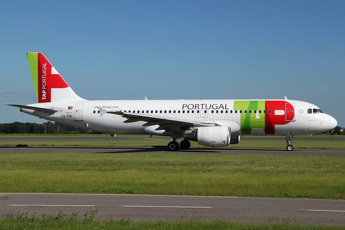 tidsskrift Elektriker vanter File:Airbus A320-214, TAP Portugal JP6867739.jpg - Wikimedia Commons