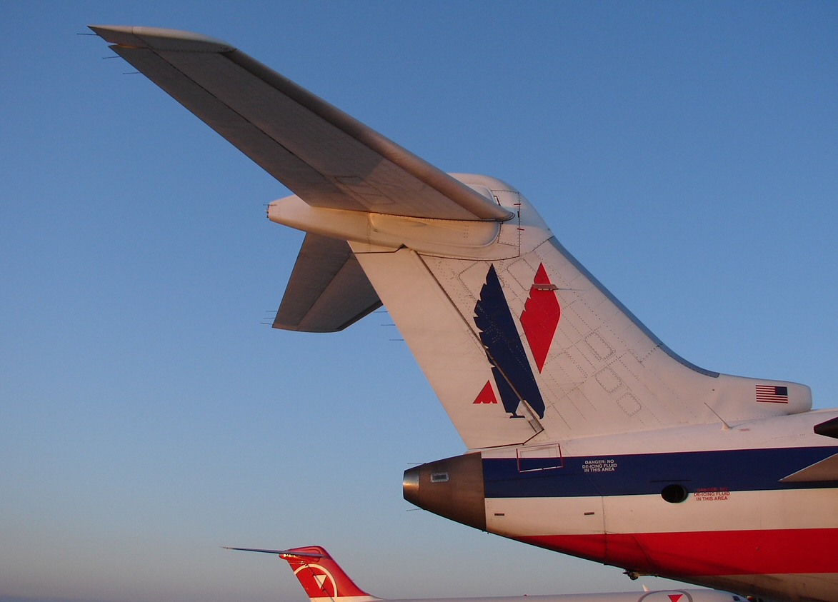 American Eagle and Northwest Airlines (3523762431).jpg