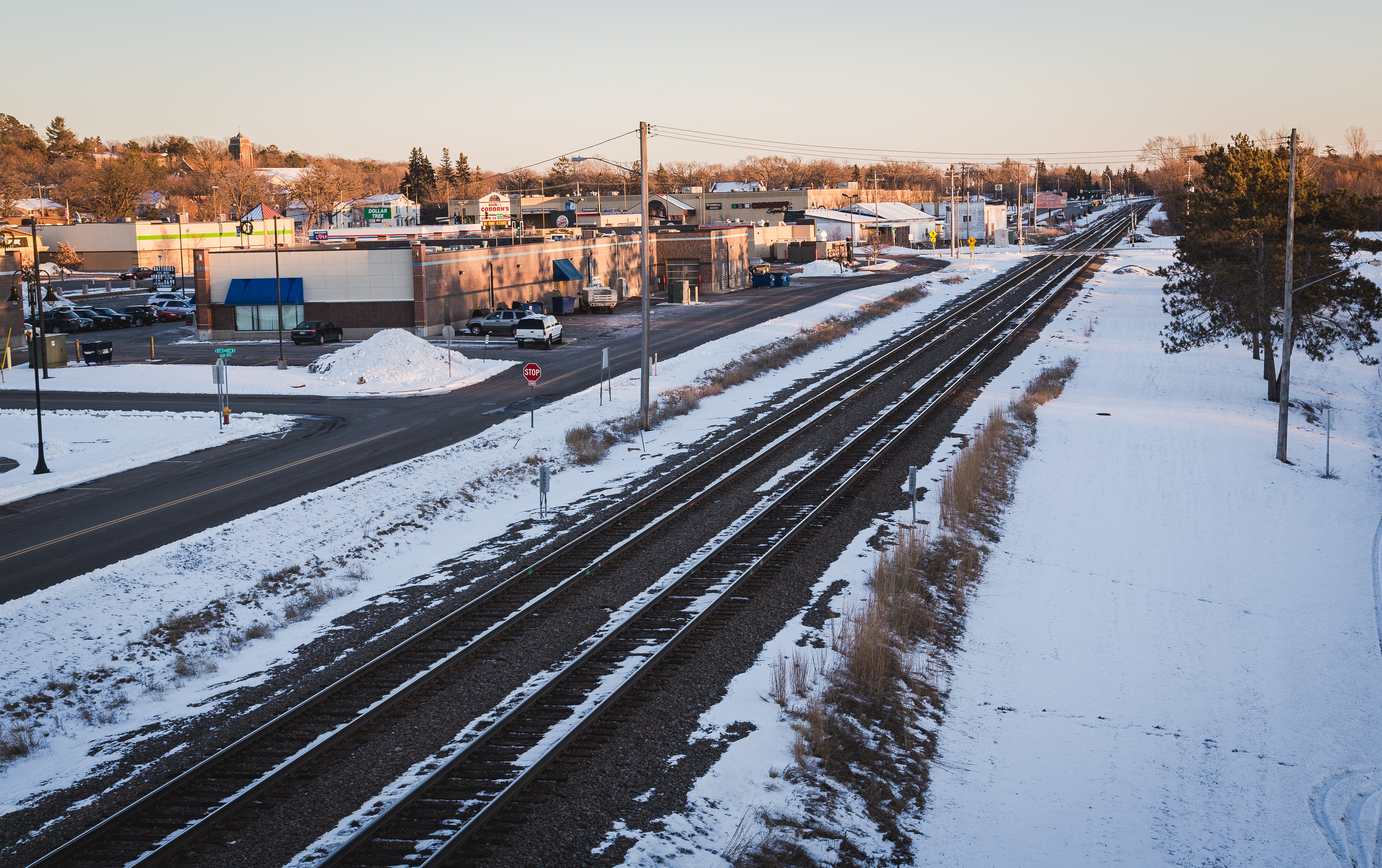 File:BNSF Railroad and Railway Avenue - Sauk Rapids, Minnesota - Winter  (23894354550).jpg - Wikimedia Commons