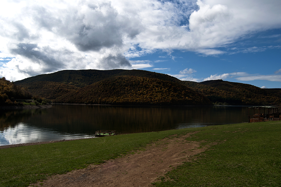 Озеро первое находка. Лютаево два озера. Озеро на 2й Полысаево. Lago 1.