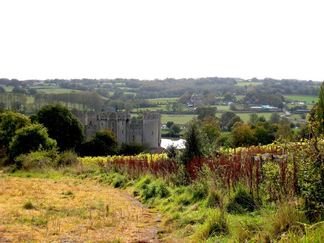 File:Bodiam Castle - geograph.org.uk - 2222221.jpg