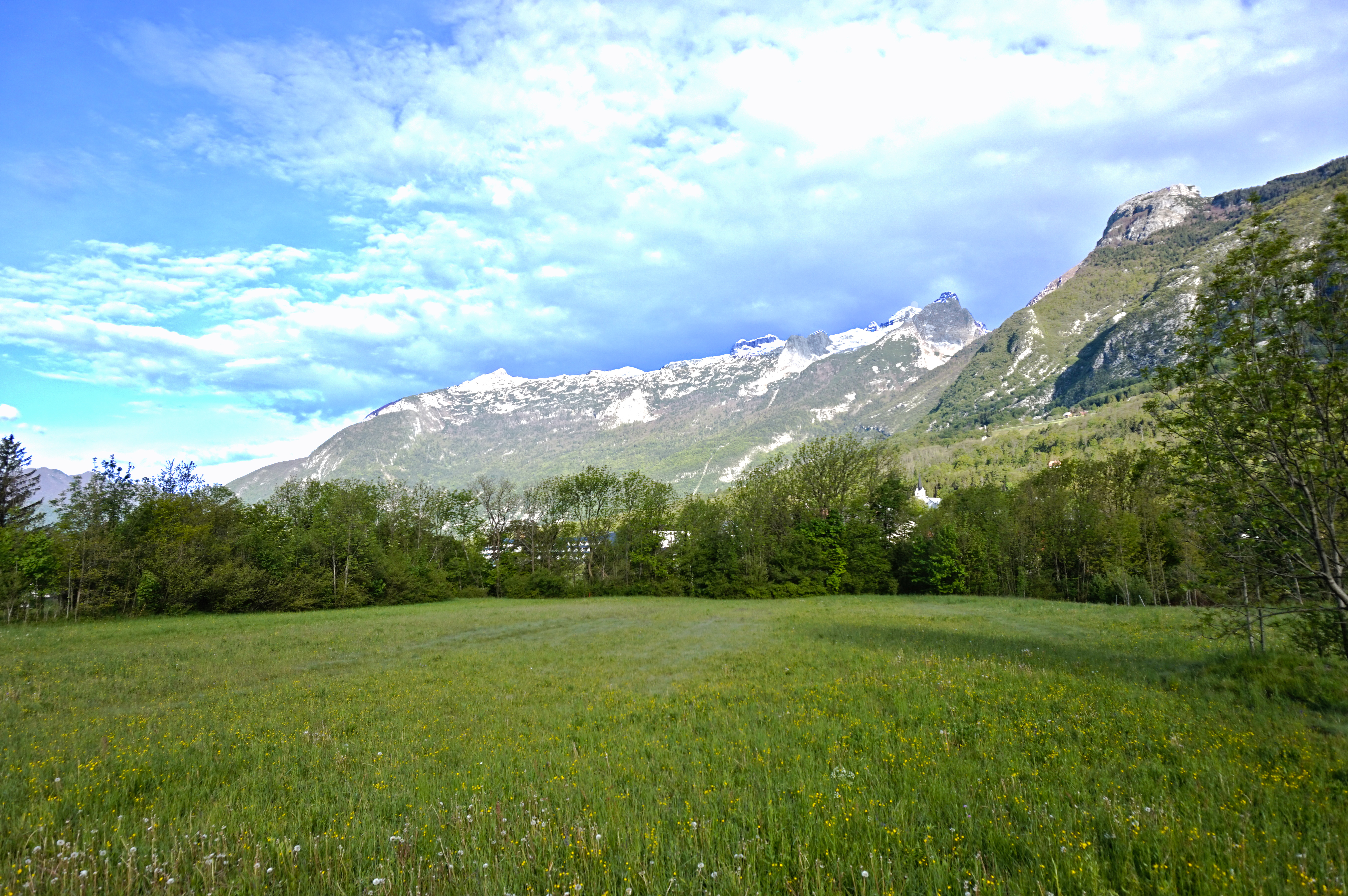 4 8 2 mountains. Горы вблизи. Две горы рядом. Две сестры горы. Две горы рядом фото.