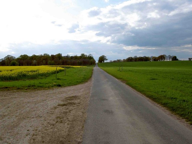 Bridleway in open farmland - geograph.org.uk - 1276665
