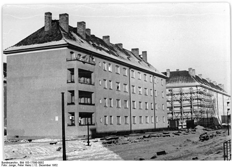 File:Bundesarchiv Bild 183-17590-0002, Berlin, Prenzlauer Berg, Wohnblocks.jpg