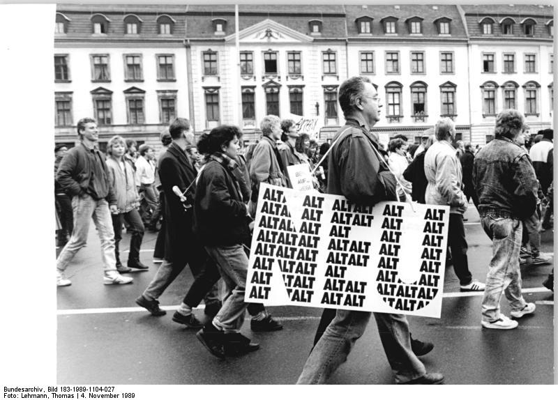 File:Bundesarchiv Bild 183-1989-1104-027, Berlin, Demonstration.jpg