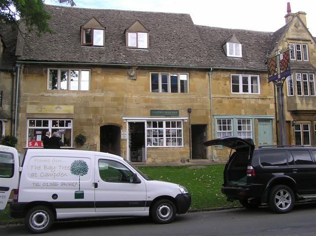 File:Campden Bookshop - geograph.org.uk - 1468504.jpg