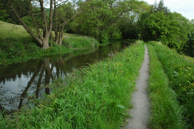 File:Canal Towpath, Monmouthshire and Brecon Canal - geograph.org.uk - 1317396.jpg