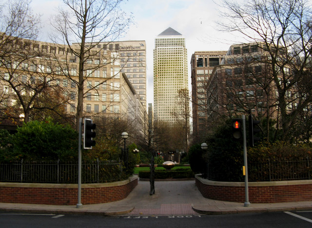 File:Canary Wharf Tower from Westferry Circus - geograph.org.uk - 1052773.jpg