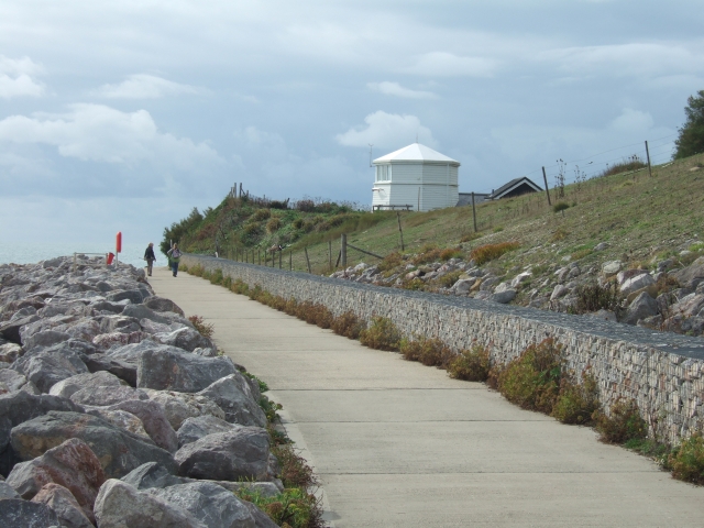 File:Coastal footpath in Castle Cove - geograph.org.uk - 2153409.jpg