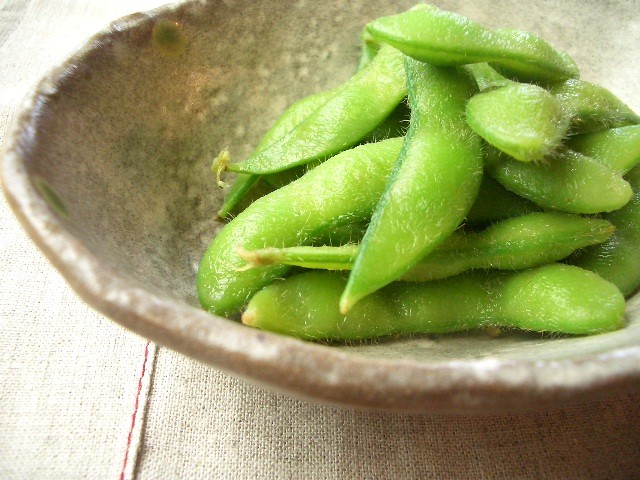 Bestand:Edamame - boild green soybeans.jpg