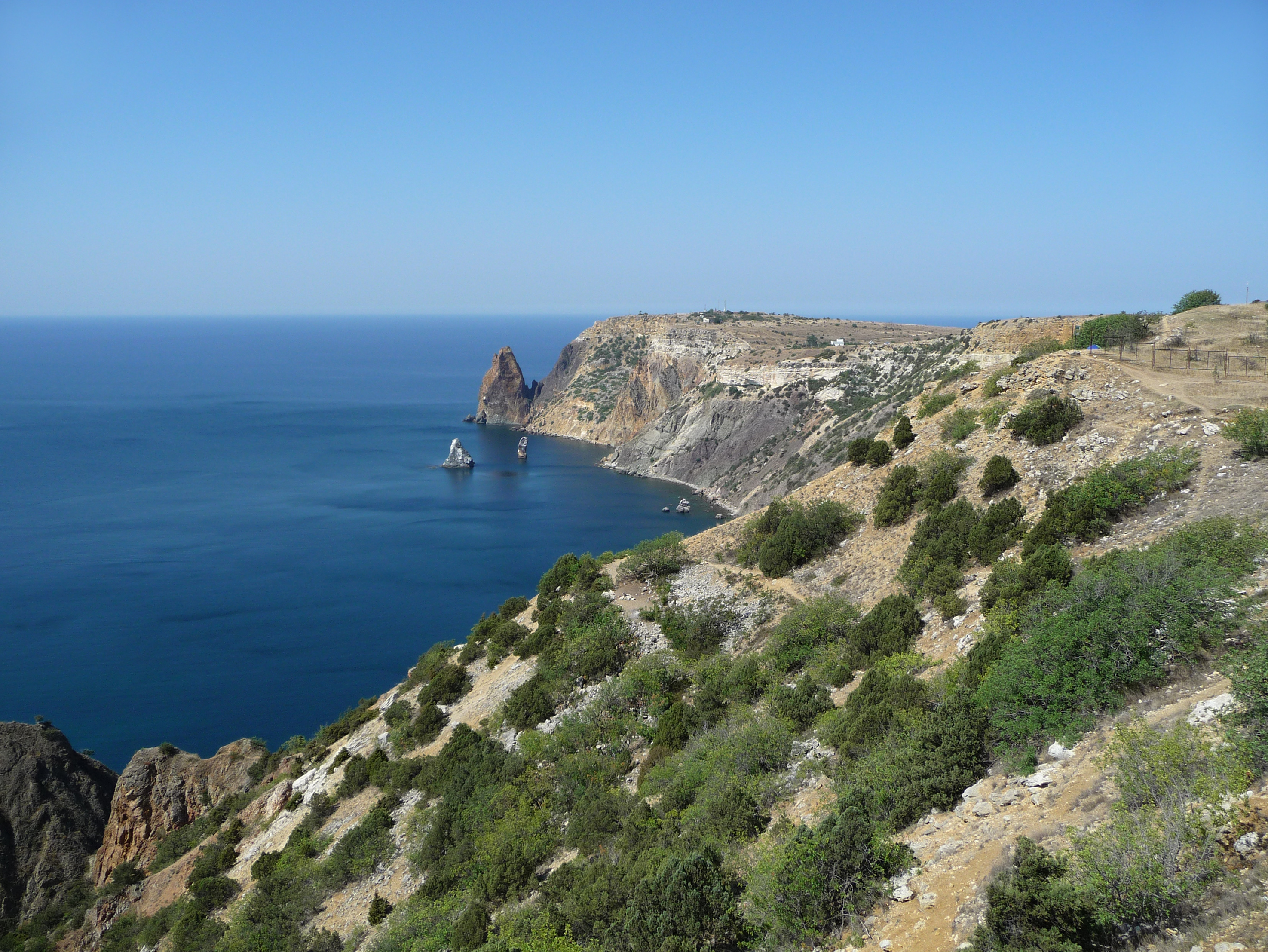 Lku crimea. Фиолент кача. Фиолент Севастополь камеи. Скалистые Мысы Крыма. Кольцо Фиолент Севастополь.