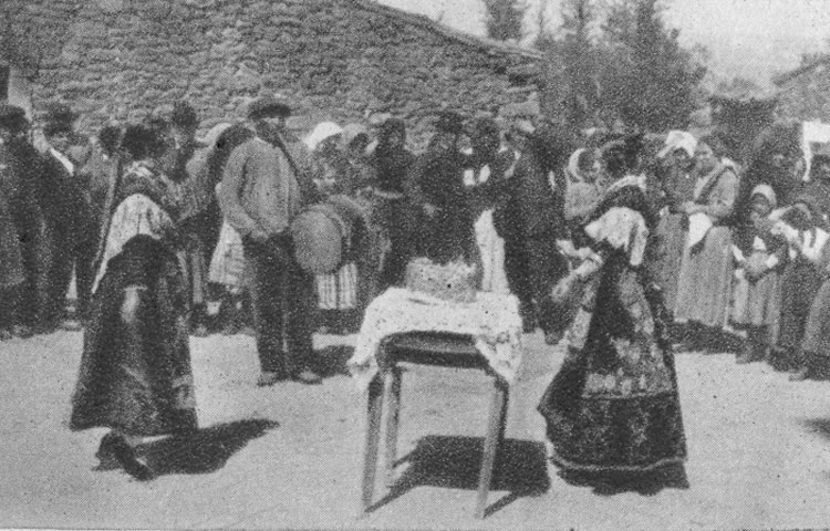 File:Fundación Joaquín Díaz - Baile de la rosca - Zarza de Pomareda (Salamanca).jpg