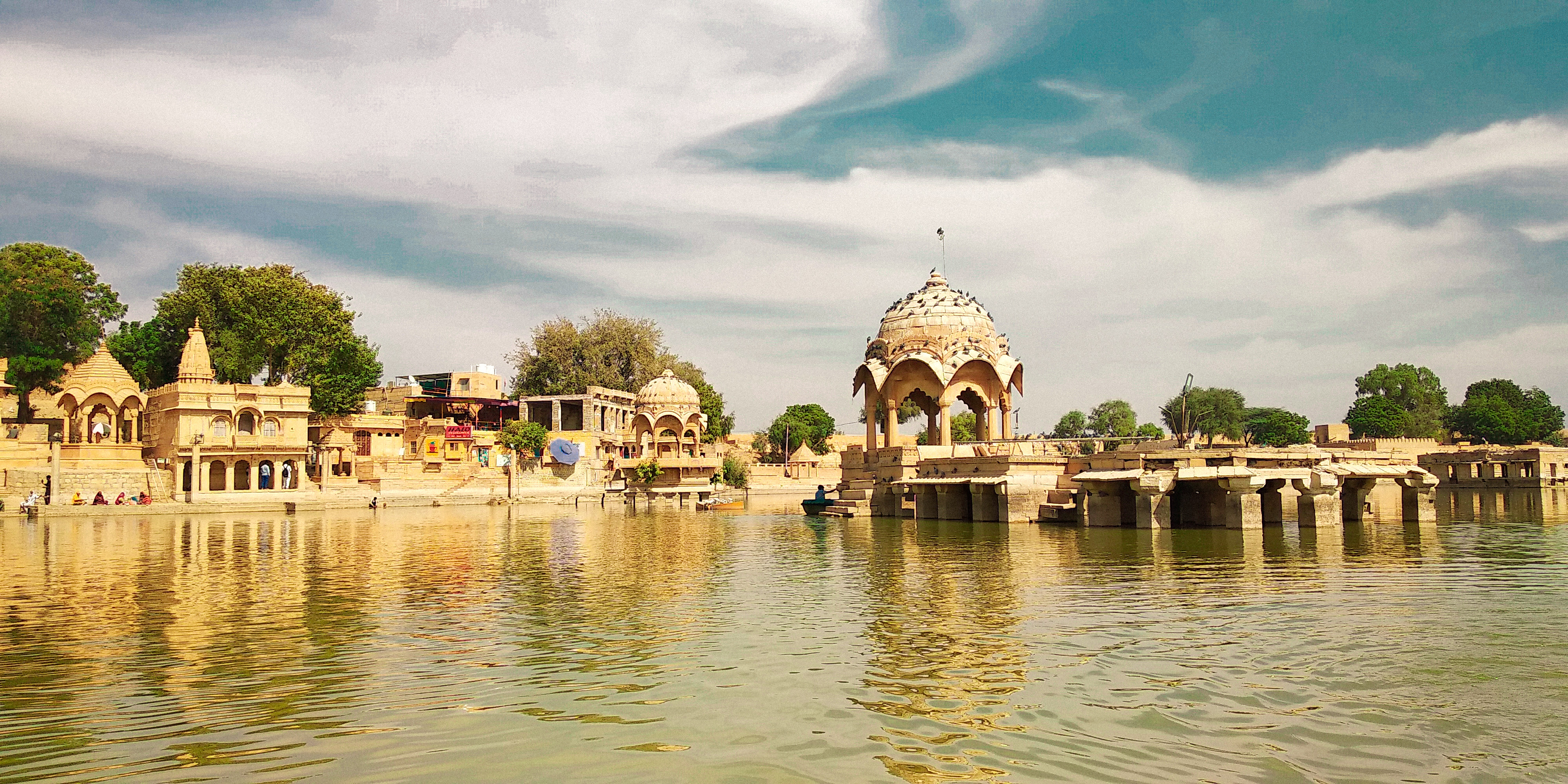 File:Gadisar Lake, Jaisalamer.jpg - Wikimedia Commons