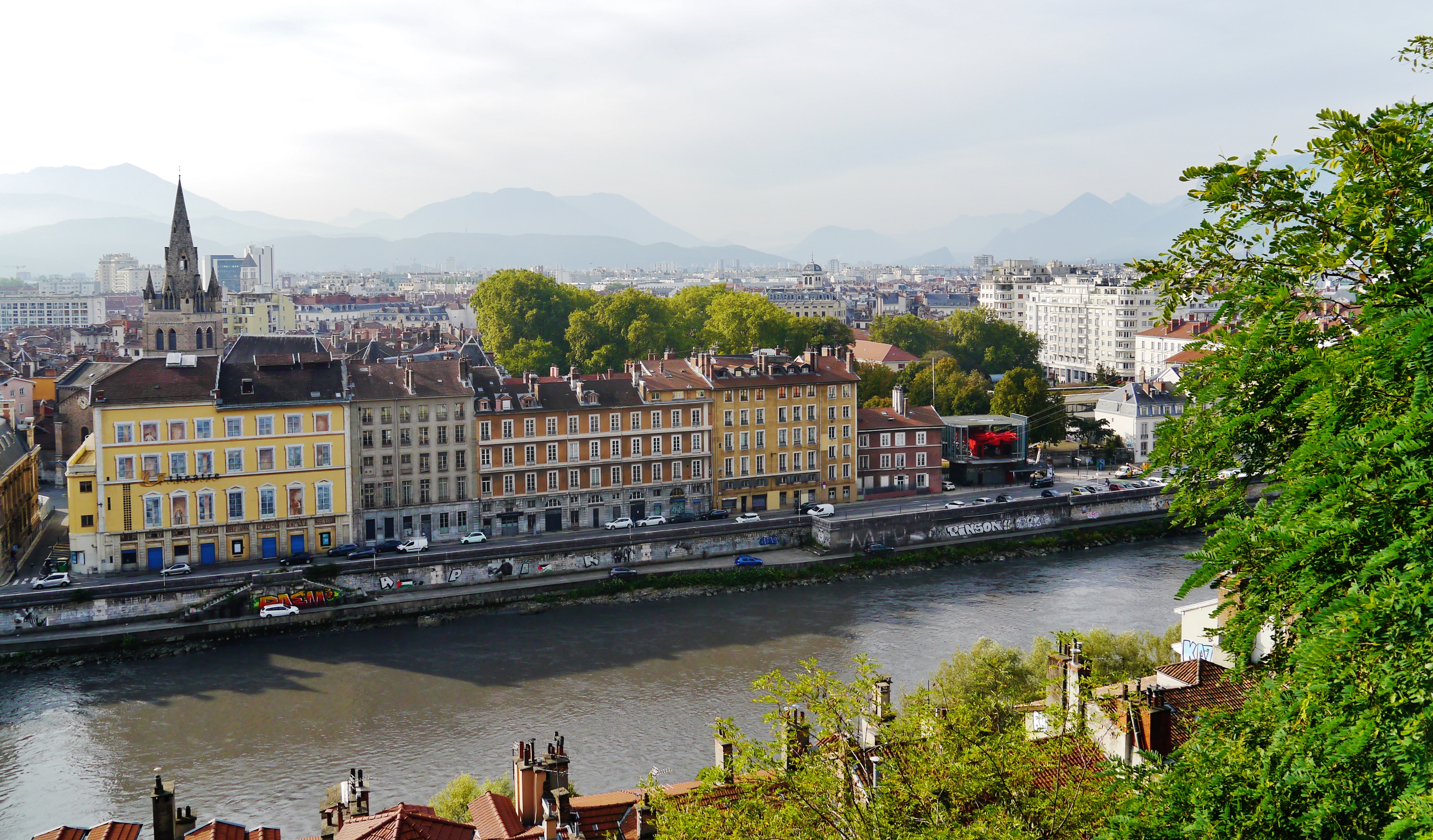 Бастия гренобль. Гренобль (Классик). Grenoble. Дом культуры в Гренобле. Студенты в Гренобле.