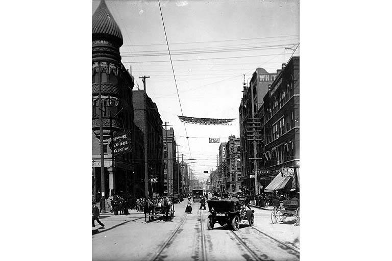 File:Howard Street looking north, Spokane, Washington, ca 1909 (WASTATE 541).jpeg