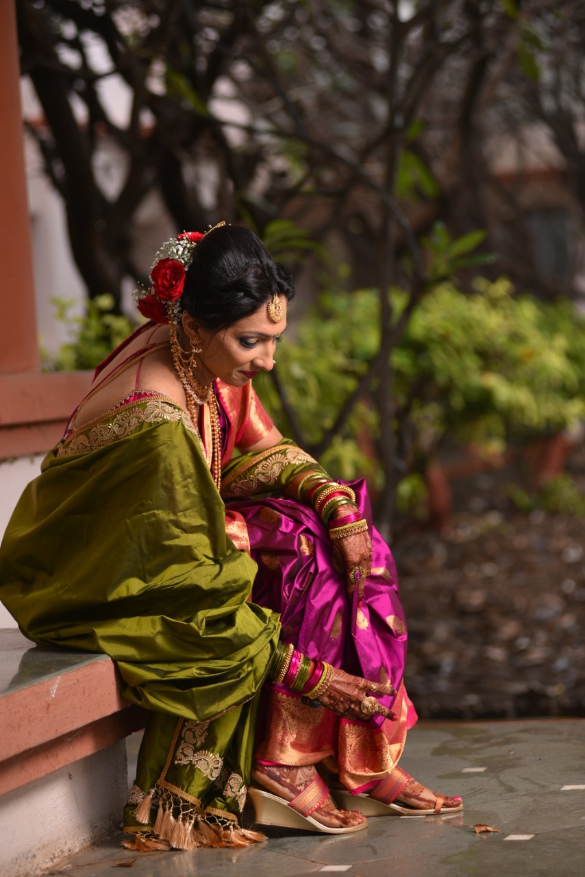 Marathi bride,indian bride,bride,indian wedding maharashtrian bride,Marathi  wedding,marathi makeup,… | Bridal portrait poses, Wedding couple poses,  Bride photoshoot