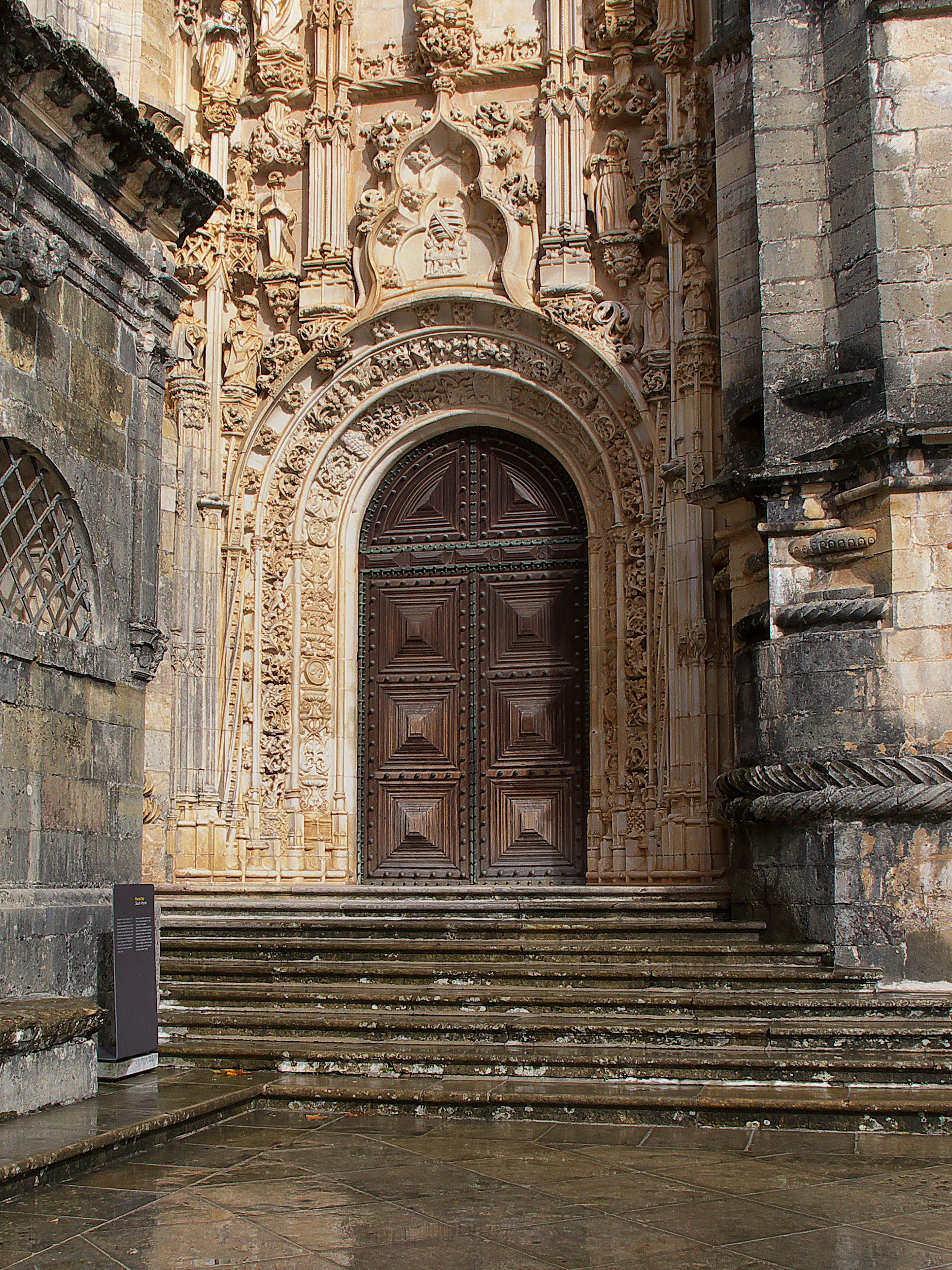 File:Iglesia del Convento de Cristo, Tomar.  - Wikimedia Commons